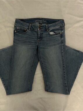 Vintage Y2K - American Eagle Low Rise Flared Jeans in Medium Blue